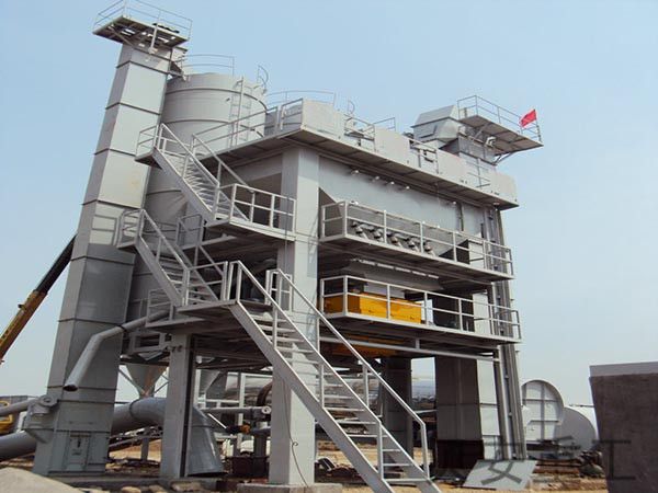 瀝青混凝土攪拌設(shè)備輸料膠帶跑偏的處理